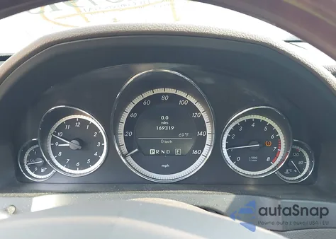 2011 Mercedes-Benz E 350 z USA, uszkodzony, nr VIN WDDKJ5GB8BF105563